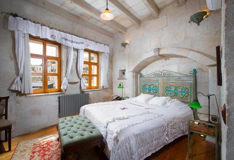 سوئیت با تخت بزرگ, Terra Cave