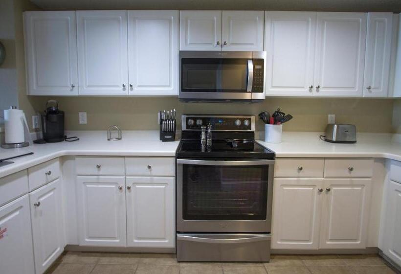 オーシャンビューデラックスルーム, Majestic Beach Resort The Official Onsite Rental Company, Panama City Beach, Fl