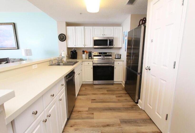 スイート, Majestic Beach Resort The Official Onsite Rental Company, Panama City Beach, Fl