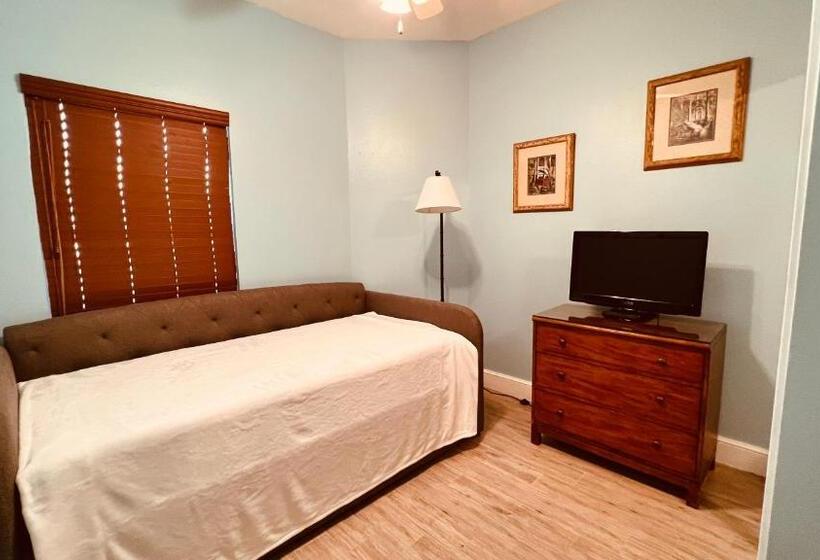 オーシャンビューデラックススイート, Majestic Beach Resort The Official Onsite Rental Company, Panama City Beach, Fl