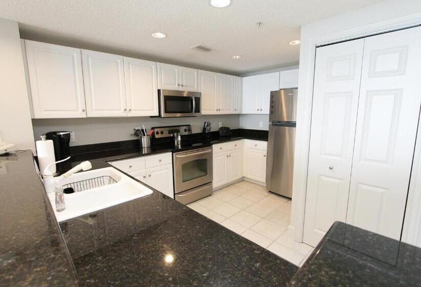 キングサイズベッドのデラックスルーム, Majestic Beach Resort The Official Onsite Rental Company, Panama City Beach, Fl