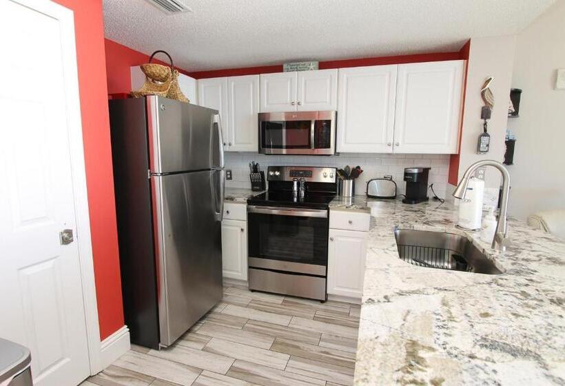 デラックスルーム, Majestic Beach Resort The Official Onsite Rental Company, Panama City Beach, Fl