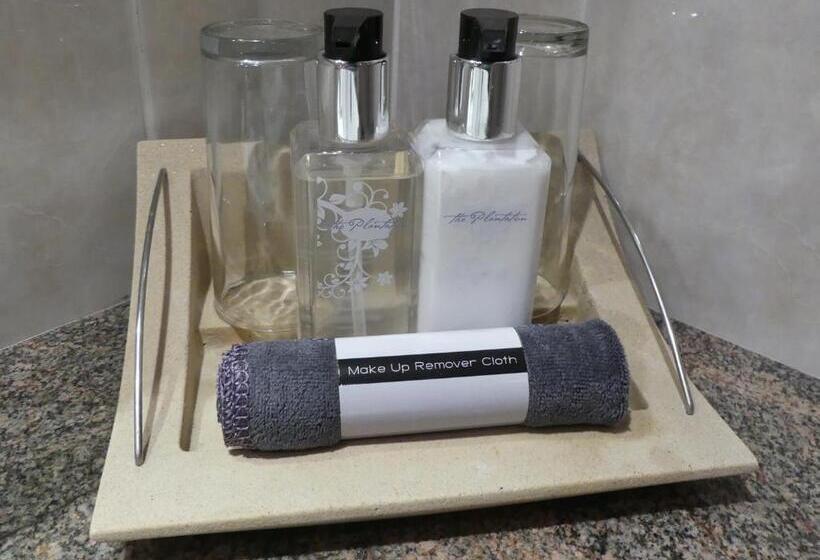 חדר דלוקס, 39 On Church