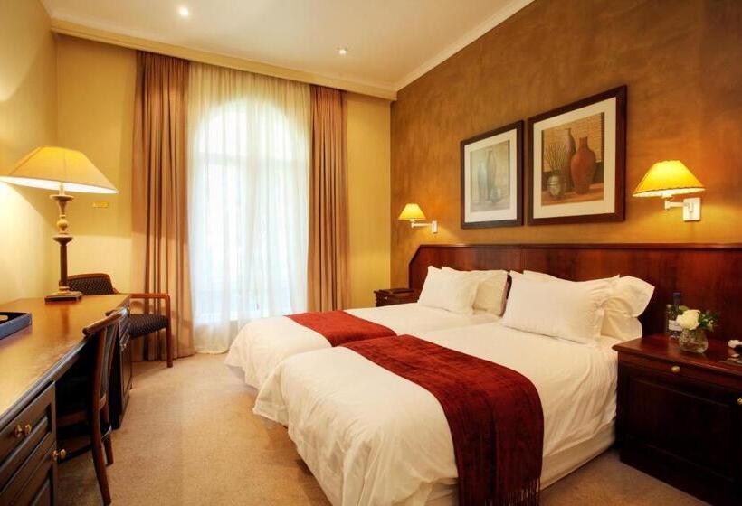 חדר דלוקס, 39 On Church