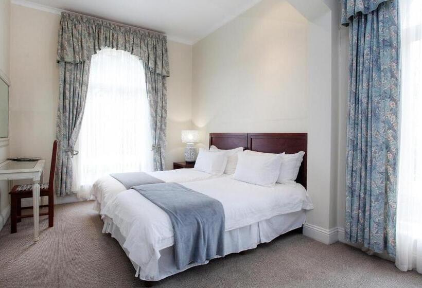 חדר משפחתי, 39 On Church