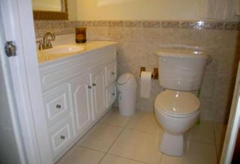 Classic room with balcony, Connie's Comfort Suites