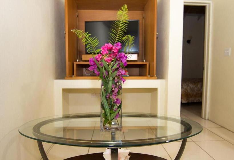 Classic room with balcony, Connie's Comfort Suites