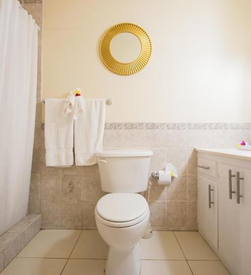 اتاق اکونومی, Connie's Comfort Suites