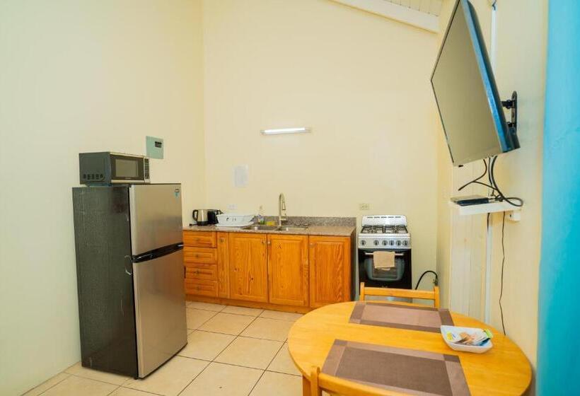 سوییت, Connie's Comfort Suites