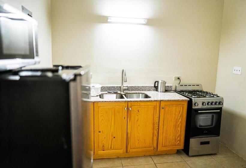 سوییت, Connie's Comfort Suites