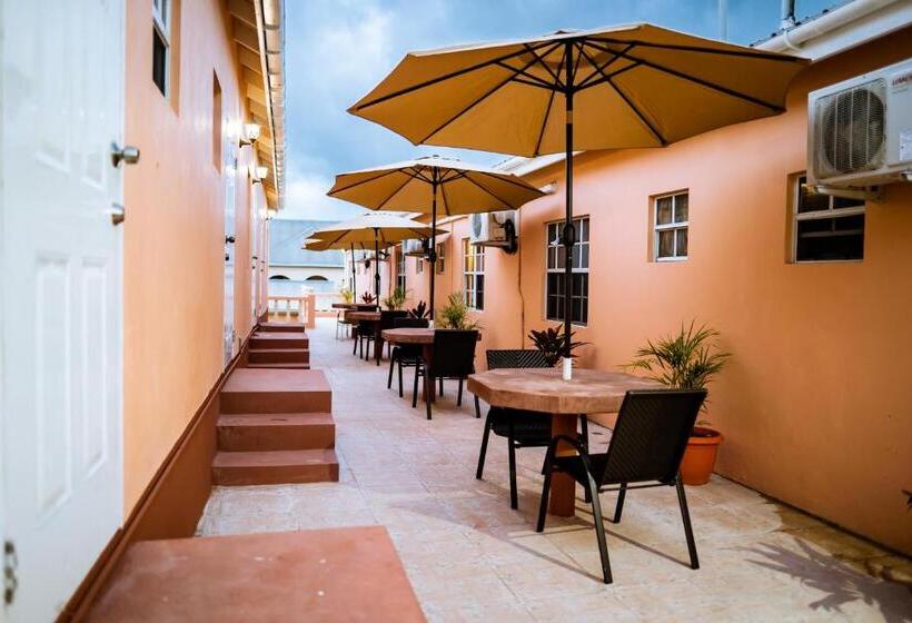 اتاق لوکس, Connie's Comfort Suites