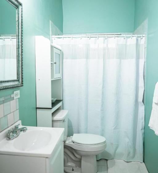 آپارتمان 1 خوابه با تراس, Connie's Comfort Suites