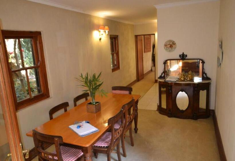 Люкс Deluxe Кровать Кинг, Foxwood House Boutique