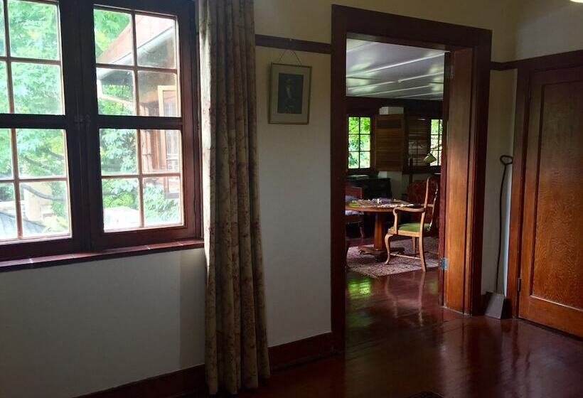 Люкс, Foxwood House Boutique