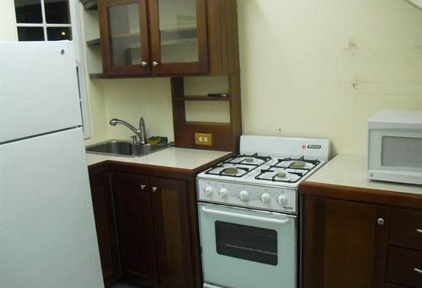 اتاق استاندارد سه نفره, Piarco Village Suites