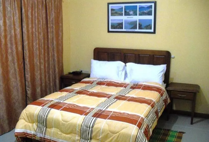 اتاق استاندارد یک نفره, Piarco Village Suites