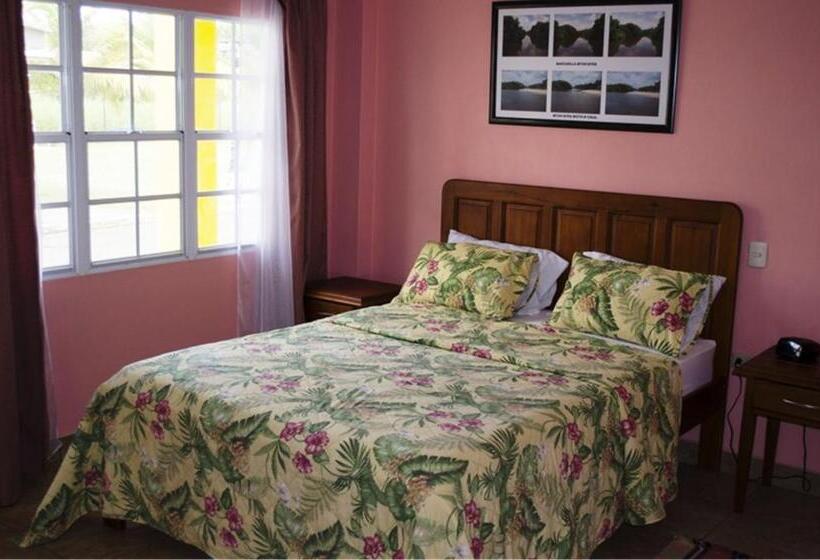 标准三人间, Piarco Village Suites