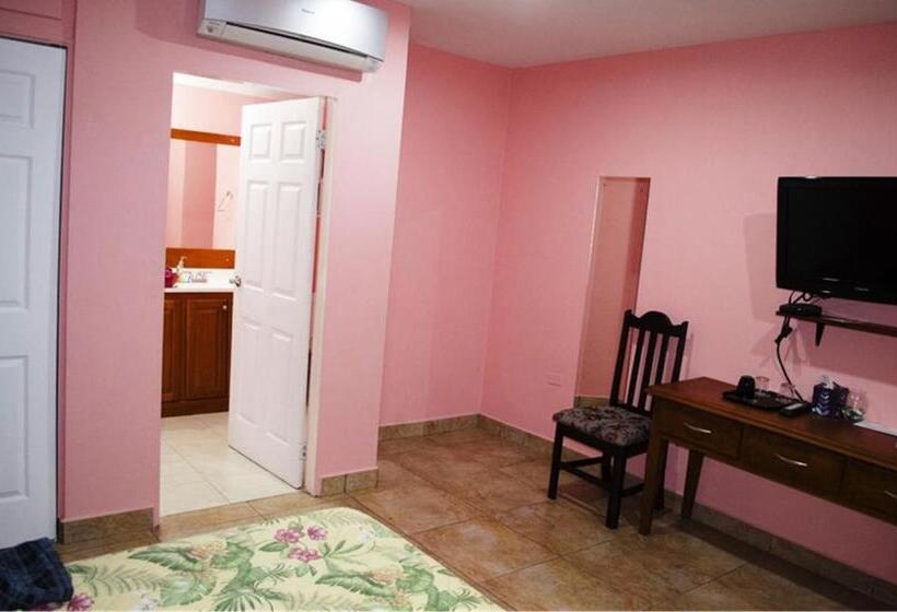 标准三人间, Piarco Village Suites