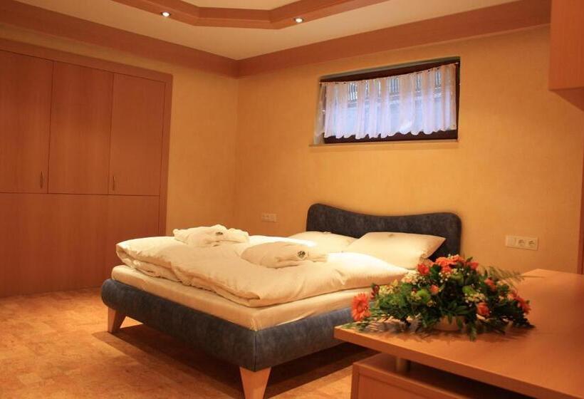 חדר משפחתי, Wald Hotel Heppe