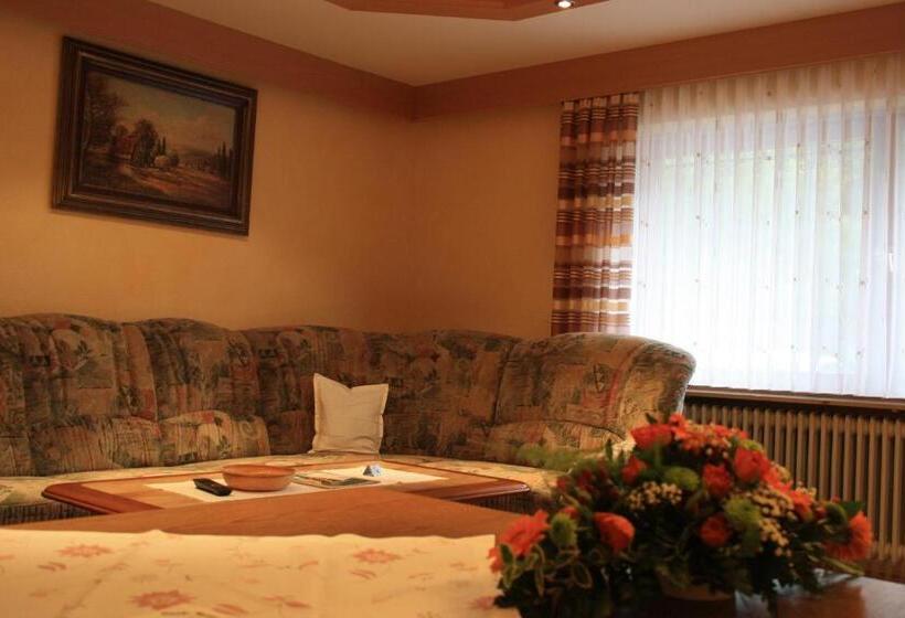 חדר משפחתי, Wald Hotel Heppe