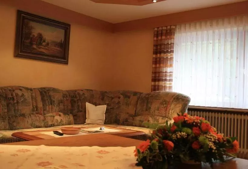 Perhehuone, Wald Hotel Heppe