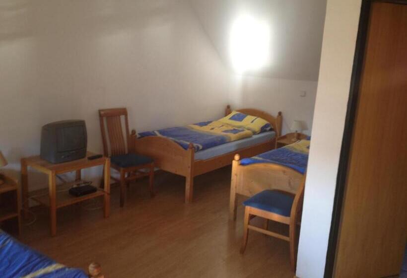 スタンダードトリプルルーム, Atawa