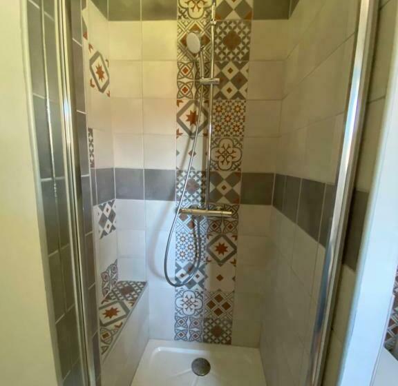 غرفة عائلية, Au Mas Retz De Jade