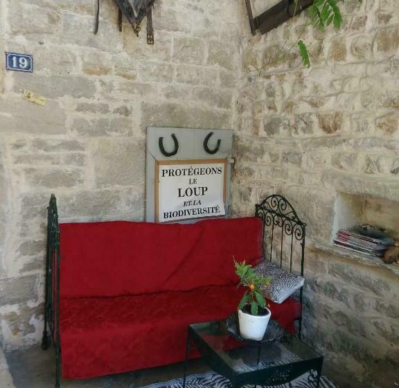 Номер Стандарт Вид на Сад, La Pie Qui Chante