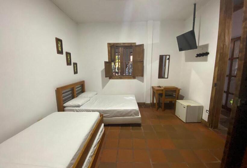 غرفة قياسية, Trujillo Plaza