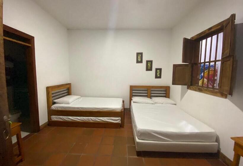 غرفة قياسية, Trujillo Plaza