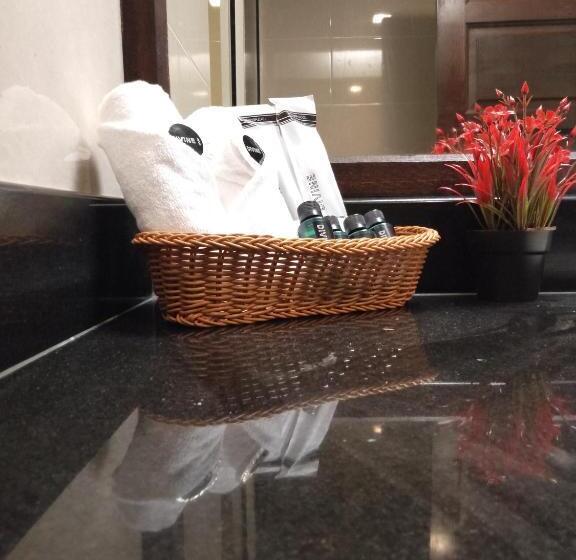 חדר משפחתי, Temu Primula