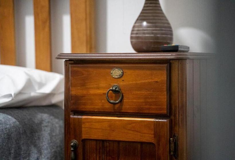 غرفة قياسية حمام مشترك, The Coramba