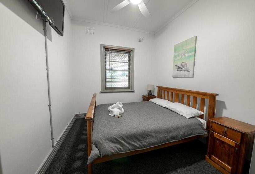 غرفة قياسية حمام مشترك, The Coramba