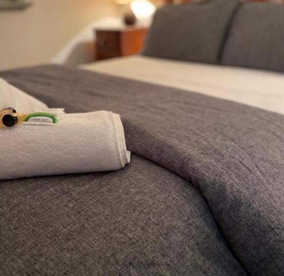 غرفة قياسية حمام مشترك, The Coramba