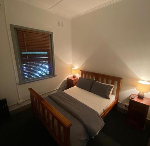 غرفة قياسية حمام مشترك, The Coramba