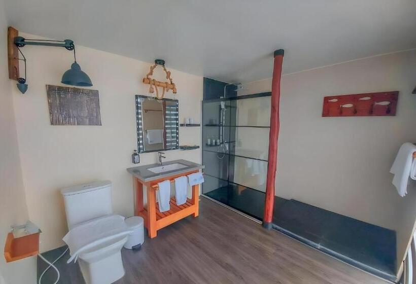 Номер Deluxe Вид на Море с Балконом, Kiki Beach Resort, Batam