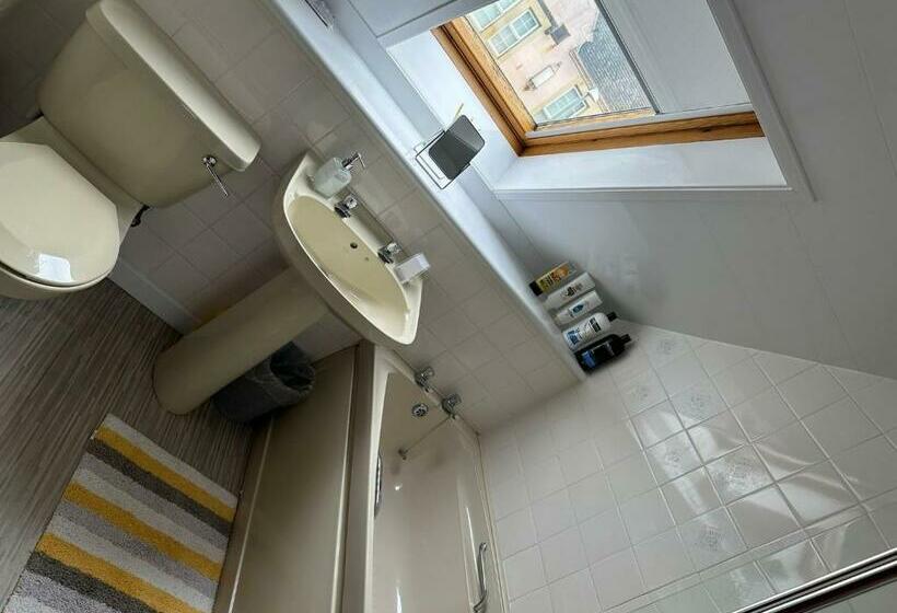 エコノミールーム, 30 College Street, Buckhaven, Leven, Fife, Ky81jx