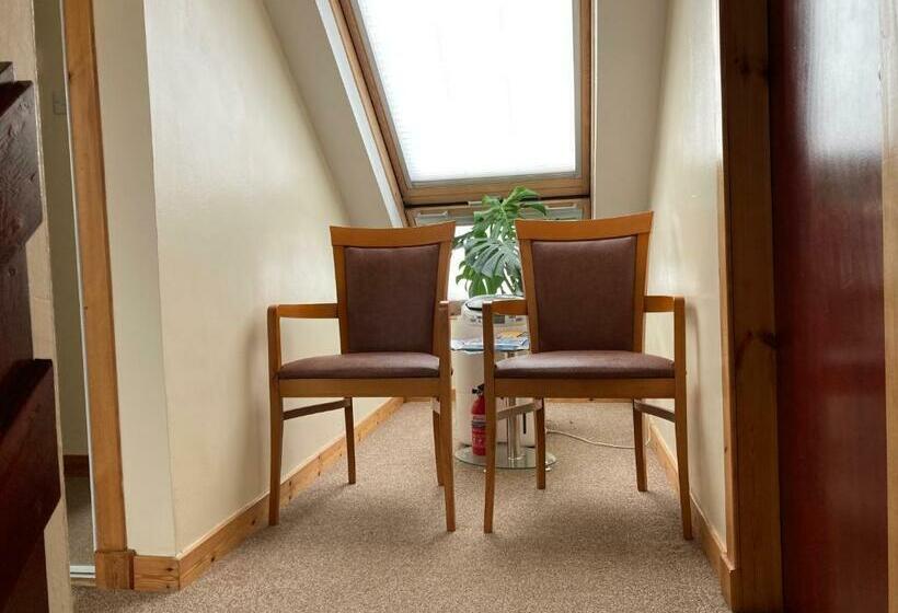 エコノミールーム, 30 College Street, Buckhaven, Leven, Fife, Ky81jx