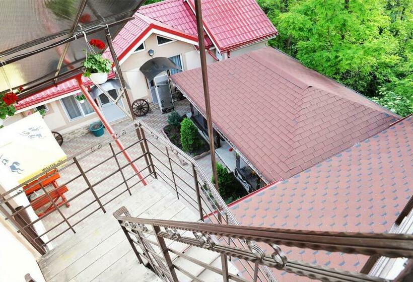 غرفة قياسية ثلاثية, Casa Pedro