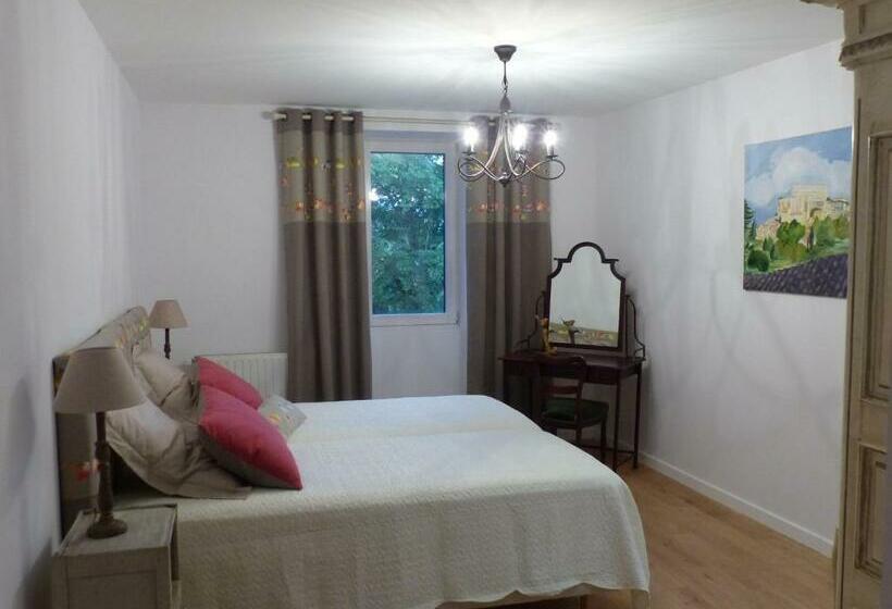 غرفة قياسية سرير كينج, L Amiradou