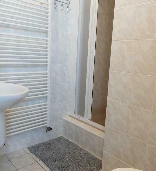 Folyóra Néző Suite, Penzion Maják