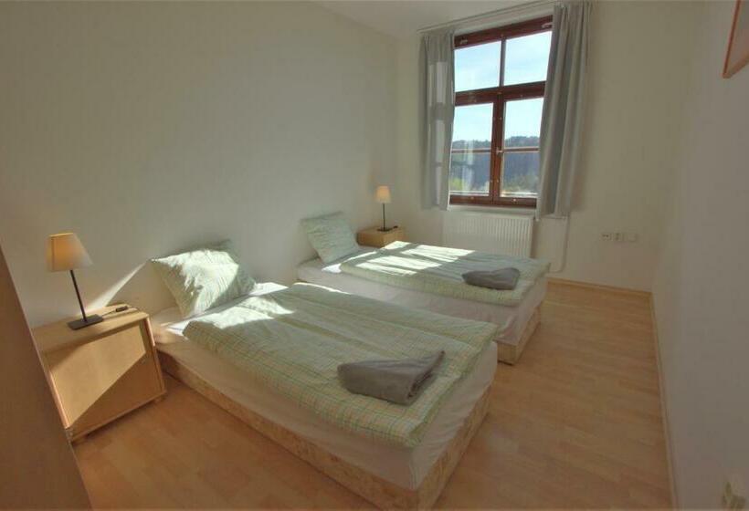 Folyóra Néző Suite, Penzion Maják