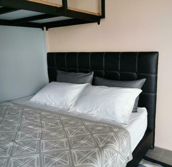 스탠다드 트리플 룸, The 8 Hostel Buriram