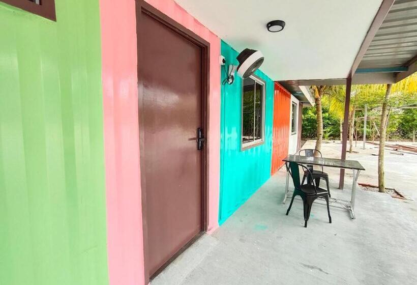 小室, Twin Jets Resort