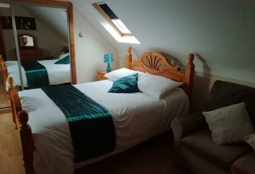 디럭스 패밀리 룸, Joe And Aggies