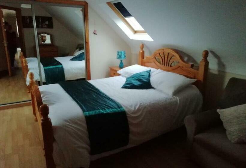 디럭스 패밀리 룸, Joe And Aggies