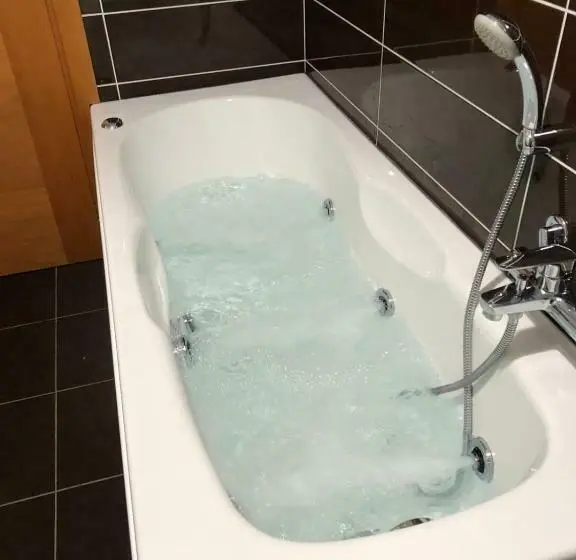 Premium Neljän Hengen Huone, Rajas