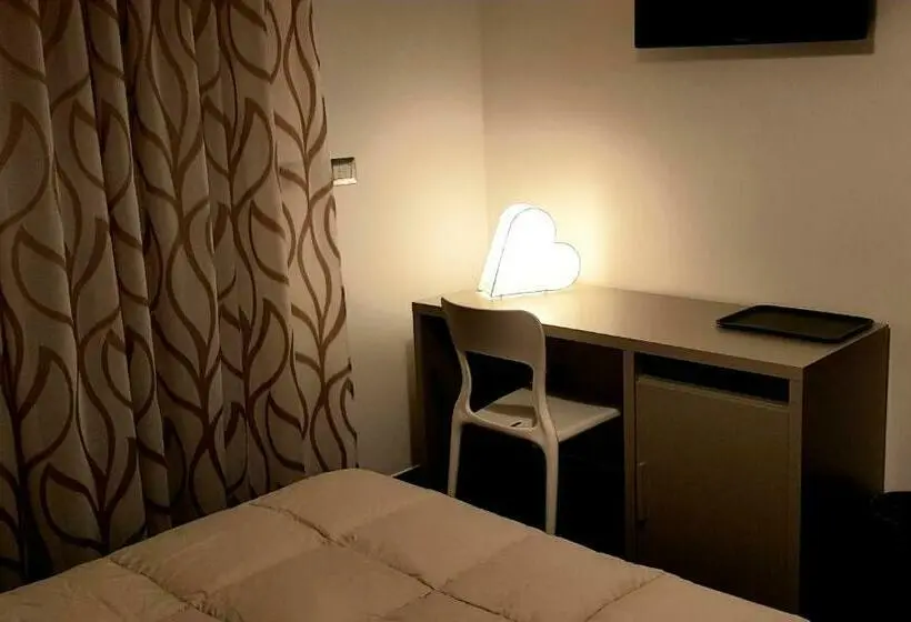 Premium Neljän Hengen Huone, Rajas