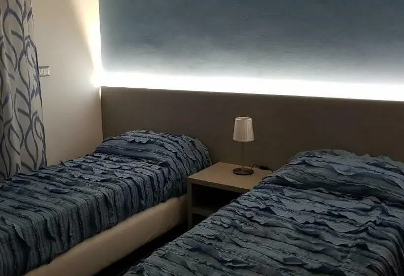 Premium Neljän Hengen Huone, Rajas