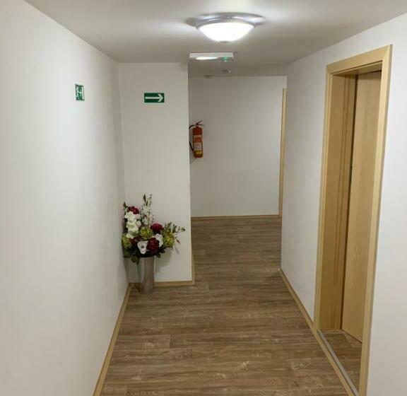 דירת חדר, Bartlova Bouda